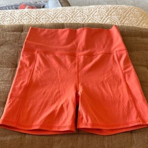 VUORI High-Waist Coral Women’s Active Shorts